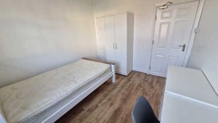 5 Bed Student Accommodation - Photo 3