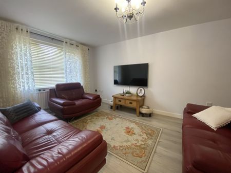 4 Bedroom Detached - Photo 4