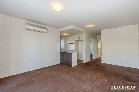 Stylish 2-Bedroom Apartment with Unbeatable Location - Photo 2