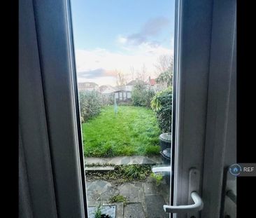 3 bedroom end of terrace house to rent - Photo 6