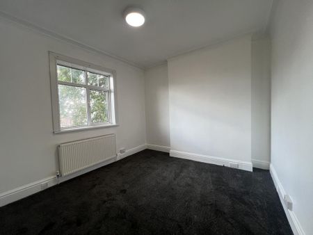 4 bedroom semi-detached house to rent - Photo 5
