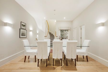Newly Refurbished Mews House on an Exclusive Street - Photo 5