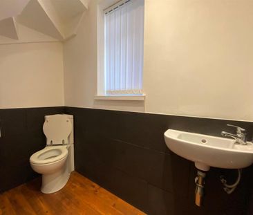 3 bedroom detached house to rent - Photo 2