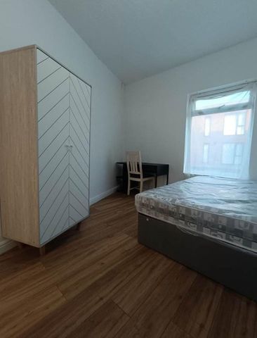Room in a Shared House, Norway Street, M6 - Photo 4