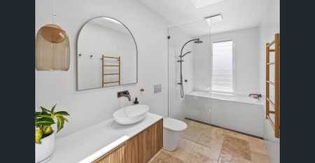 Architectural masterpiece to call home - Photo 2