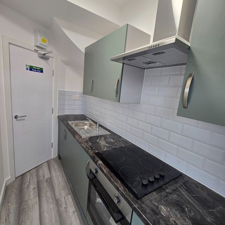 Studio Flat, Hither Green Lane, SE13 - Photo 1