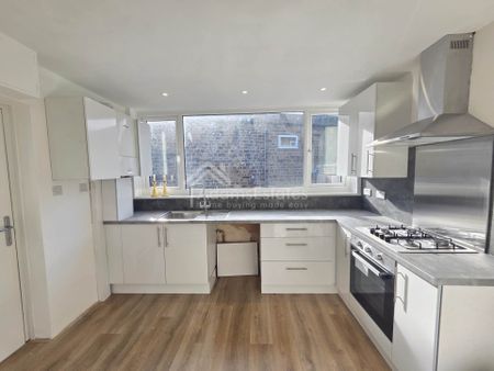 Track Mount, Batley - Photo 4