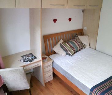 Spacious Countrylike Houseshare, Offroad Parking, NW Woking, 5mins ... - Photo 6