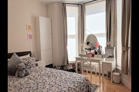 1 Bed Flat, Lanacaster Road, W11 - Photo 2