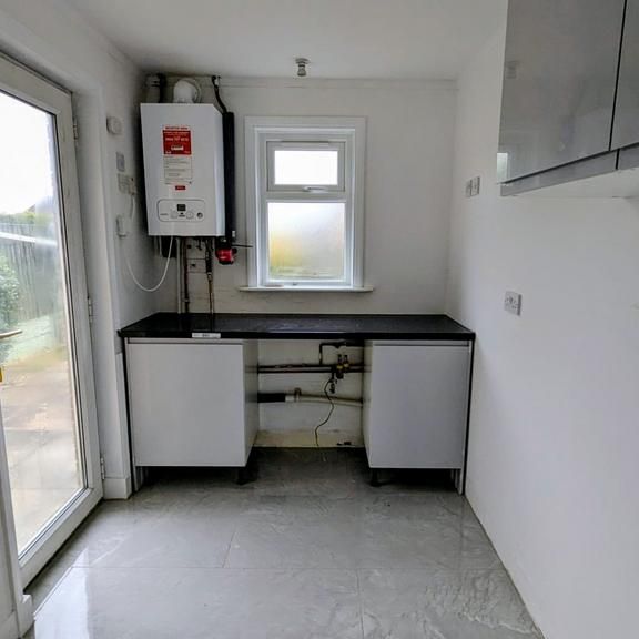 4 bedroom detached house to rent - Photo 1