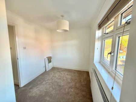 2 bedroom terraced house to rent - Photo 4