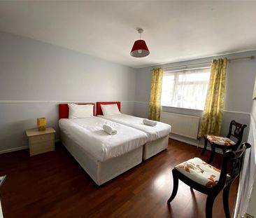 4 bedroom house to rent Chelsea Gardens, Houghton Regis, LU5 - Photo 4