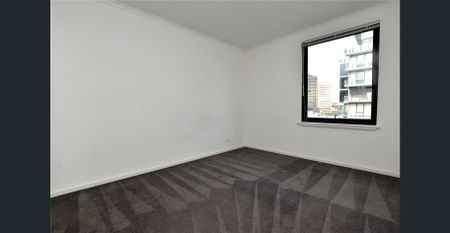 SPACIOUS THREE BEDROOMS - Photo 4