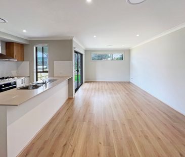 Contemporary and Modern - Photo 2