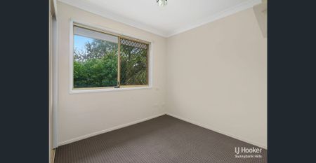 Gorgeous 3 Bedroom Townhouse, 2 swimming pools and 2 car parks in Sunnybank Hills - Photo 4