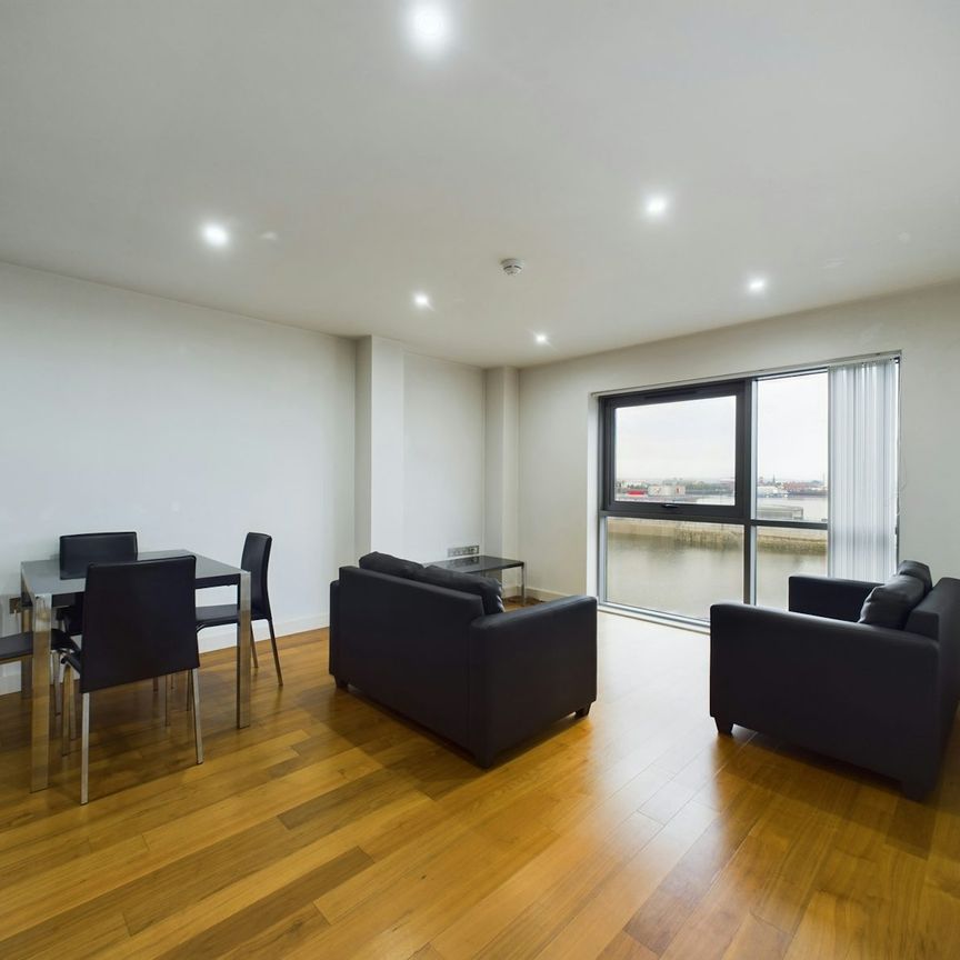 Flat to rent on - Photo 1