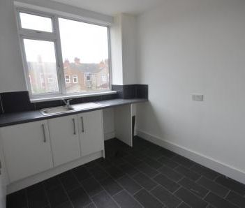 1 bedroom Flat To Let - Photo 2