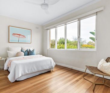 Mid-Century Beachside Living - Photo 5