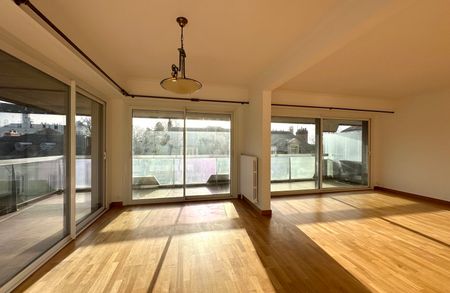 Appartement lumineux de type 4 avec balcons et parking - Photo 2