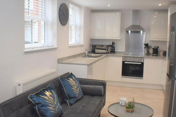 1 bedroom in a house share to rent - Photo 1