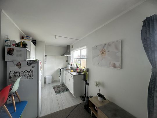 Affordable 2 bedroom unit in Onehunga - Photo 1
