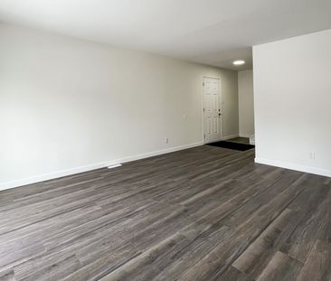 Renovated 3 Bedroom, 2.5 Bath Townhome With Finished Basement. - Photo 4