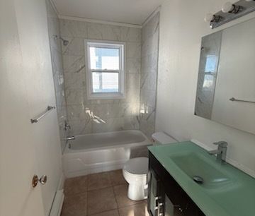 4 1/2 - 3e étage - Près Du CEGEP Et Com - Photo 1