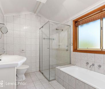 Spacious and Sought after Townhome in Quiet Inner City Suburb - Photo 1