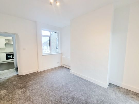The Broadway, NW7 3LN, Mill Hill - Photo 1