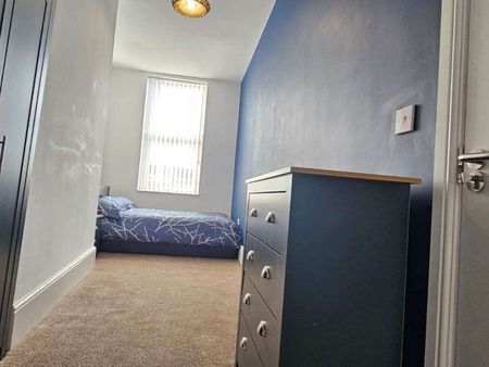 Newly Refurbished 4-Bed House Share In L21! Room 1 - Photo 4