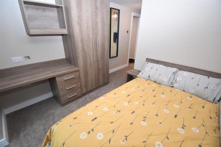 4 bedroom apartment to rent - Photo 3