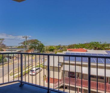 CENTRALLY LOCATED TWO LEVEL APARTMENT - Photo 6