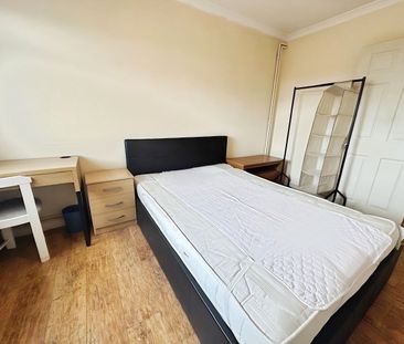 One-Bedroom House share - Photo 1