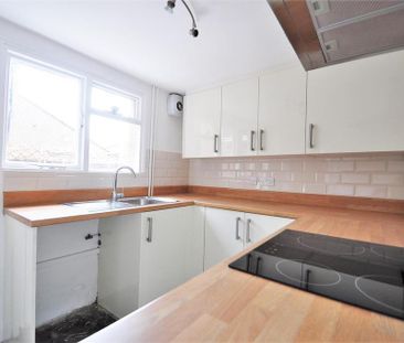 2 bedroom semi-detached house to rent - Photo 5