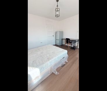Room in a Shared House, Sir Alexander Road, W3 - Photo 5