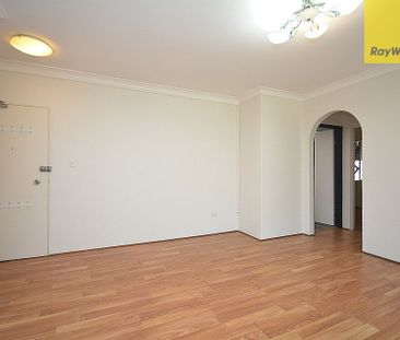 Freshly Painted & Ready to Move In - Modern 2-Bedroom Unit in Prime... - Photo 4