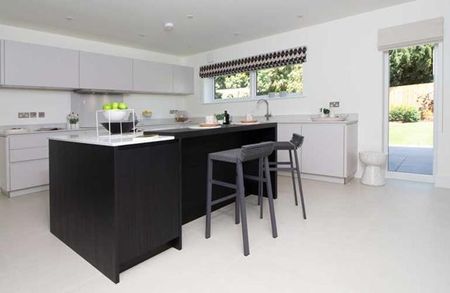 4 bedroom detached house to rent - Photo 5