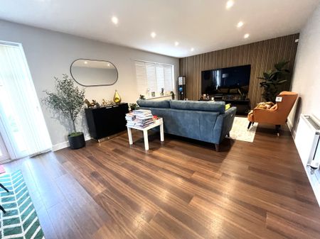 Bateson Drive, Watford, Leavesden - Photo 3