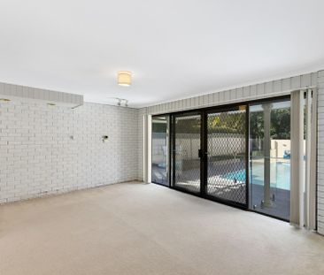 LARGE FAMILY HOME WITH SPACE FOR EVERYONE - Photo 4