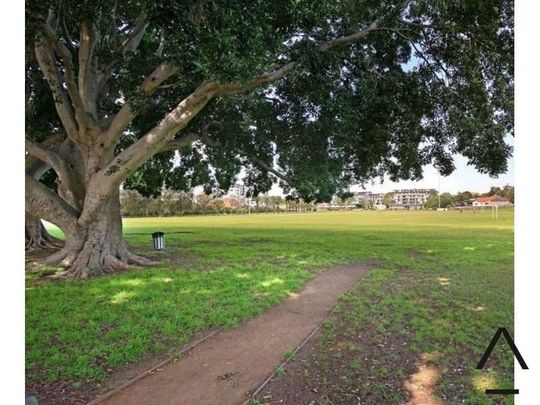 Charming Two-Bedroom Residence in Canterbury - Photo 1