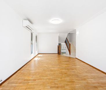 Stylish 3-Bedroom Townhouse in Bexley - Modern Comfort, Prime Locat... - Photo 1