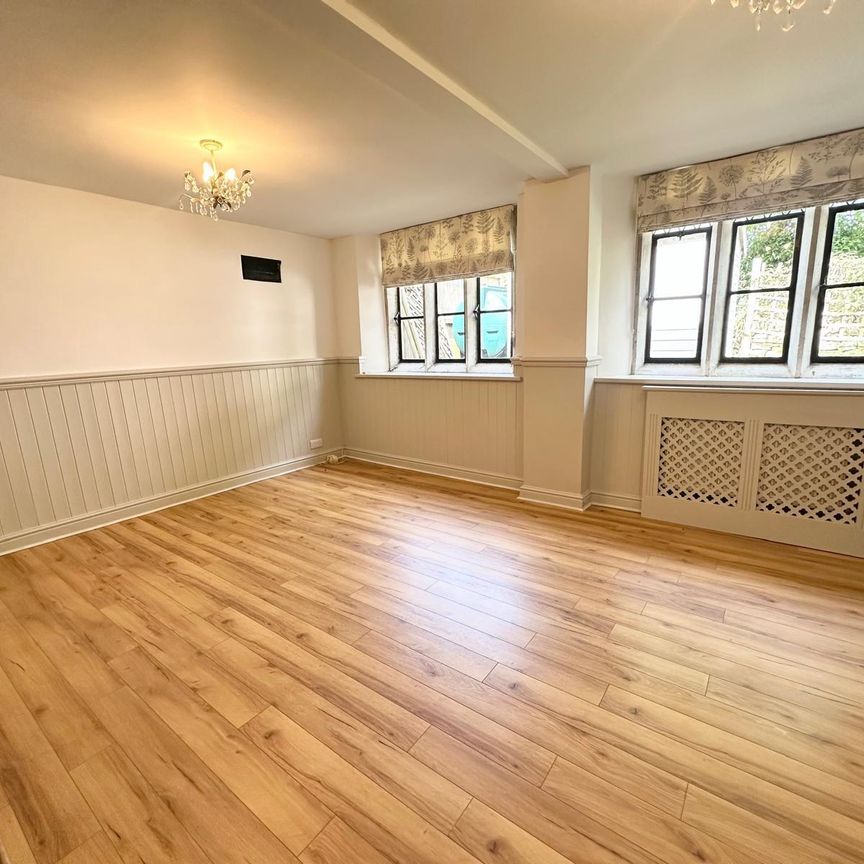 The Street, Chippenham, Grittleton - Photo 1