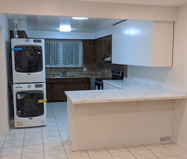 For Lease - 354 Park Road Unit# Main Fl, Oshawa, Ontario - Photo 1