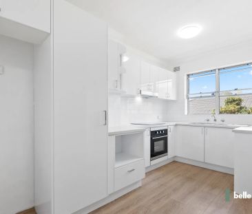 Spacious 2-Bedroom Unit with Park Views – Prime Location! - Photo 3