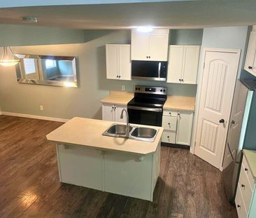 4 Bedroom Duplex with Single Attached Garage - Photo 4