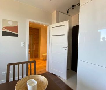 Wynajem, 2 pokoje, parking, tramwaj, duża loggia - Photo 3