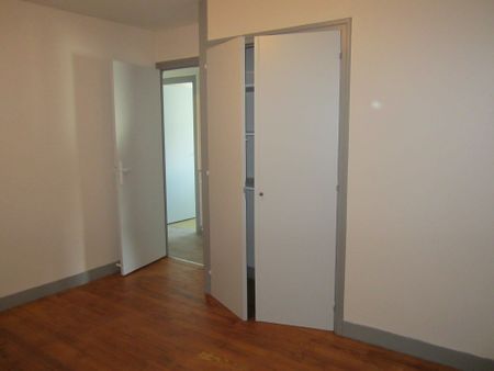 Location Maison 4 pièces 73m² ST BENOIT DU SAULT 36170 - Photo 2