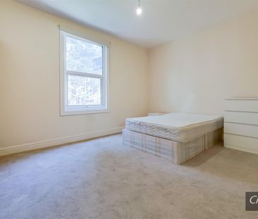 Mile End Road, London - Photo 6