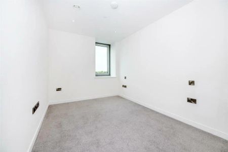 3 bedroom flat in 18 Buckhold Road - Photo 5