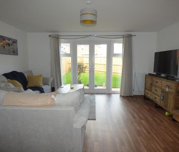 3 bedroom semi-detached house to rent - Photo 2